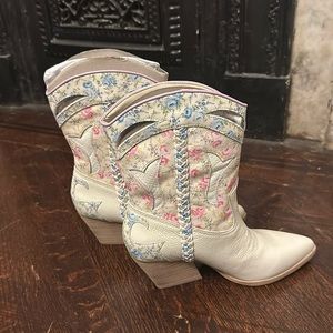 Dolce Vita floral cowboy boots. New